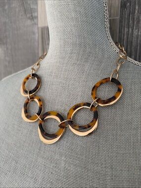 St.Thomas Tortoiseshell Link Statement Necklace